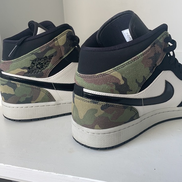 Men’s Air Jordan Shoes - Picture 5 of 6